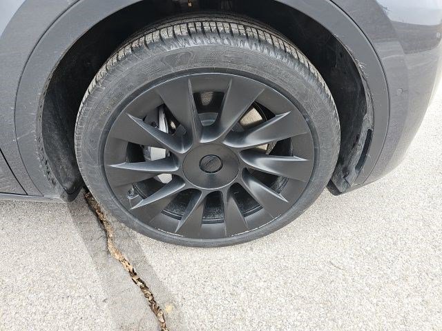 Used 2021 Tesla Model Y Long Range image 10