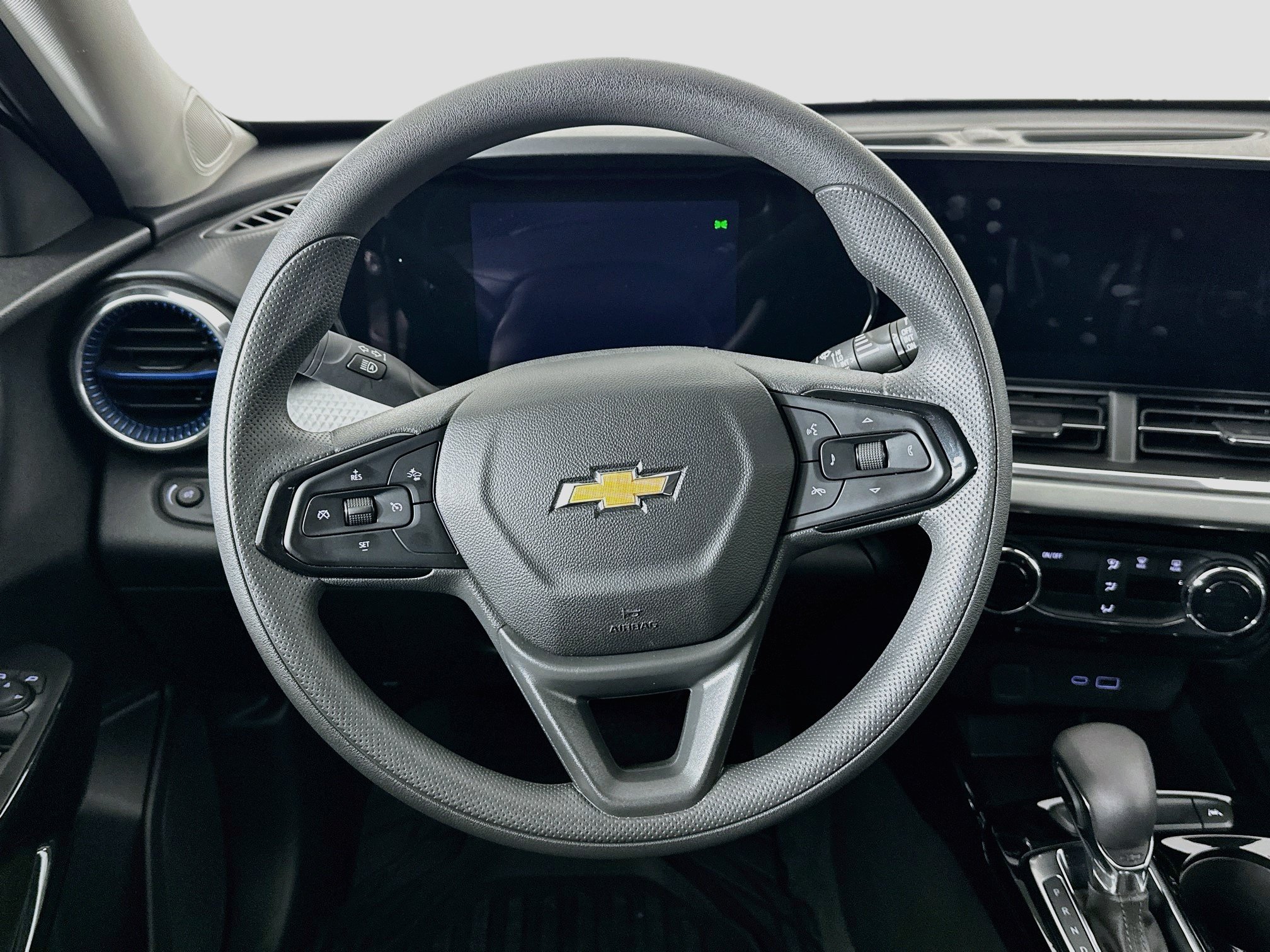 Used 2025 Chevrolet Trax LT FWD image 17