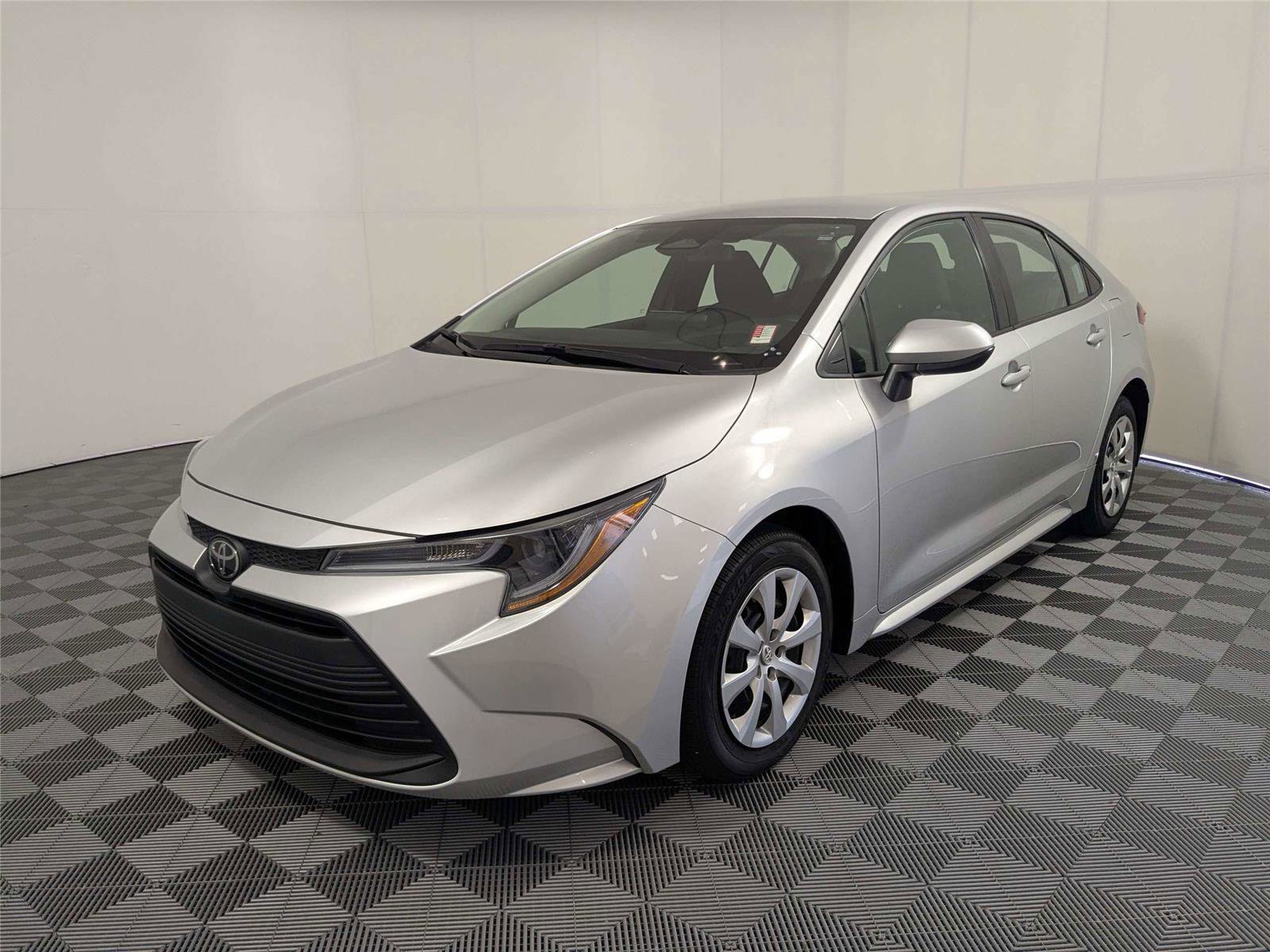 Certified 2025 Toyota Corolla LE FWD video 2