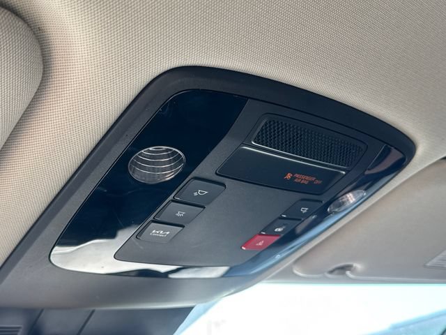 Used 2024 Kia Carnival EX FWD image 25