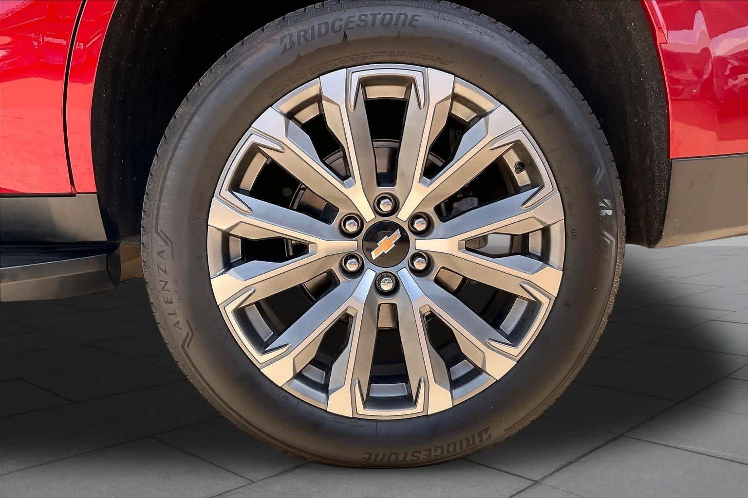 Used 2025 Chevrolet Tahoe High Country AWD/4WD image 29