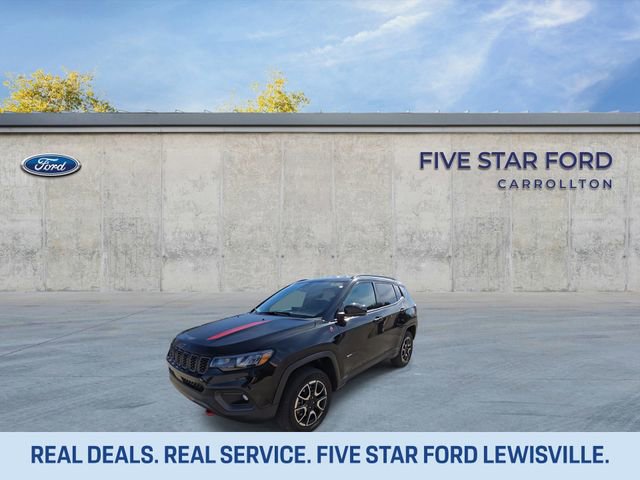 Used 2024 Jeep Compass Trailhawk image 4