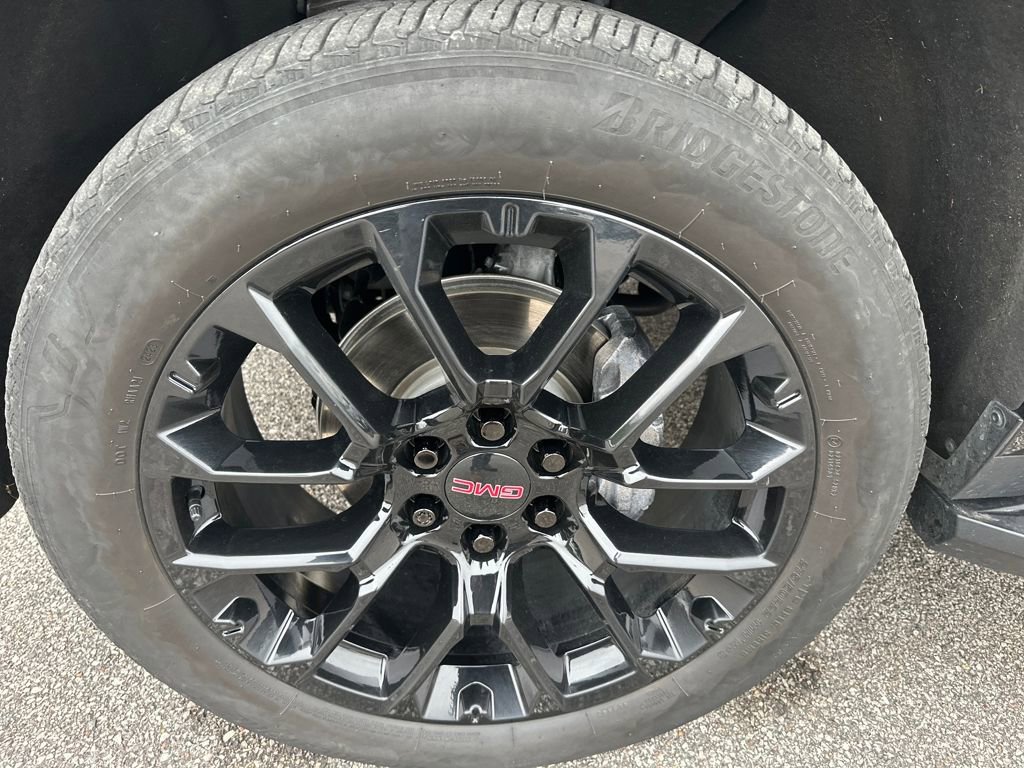 Used 2023 GMC Yukon SLT w/ SLT Luxury Package image 14