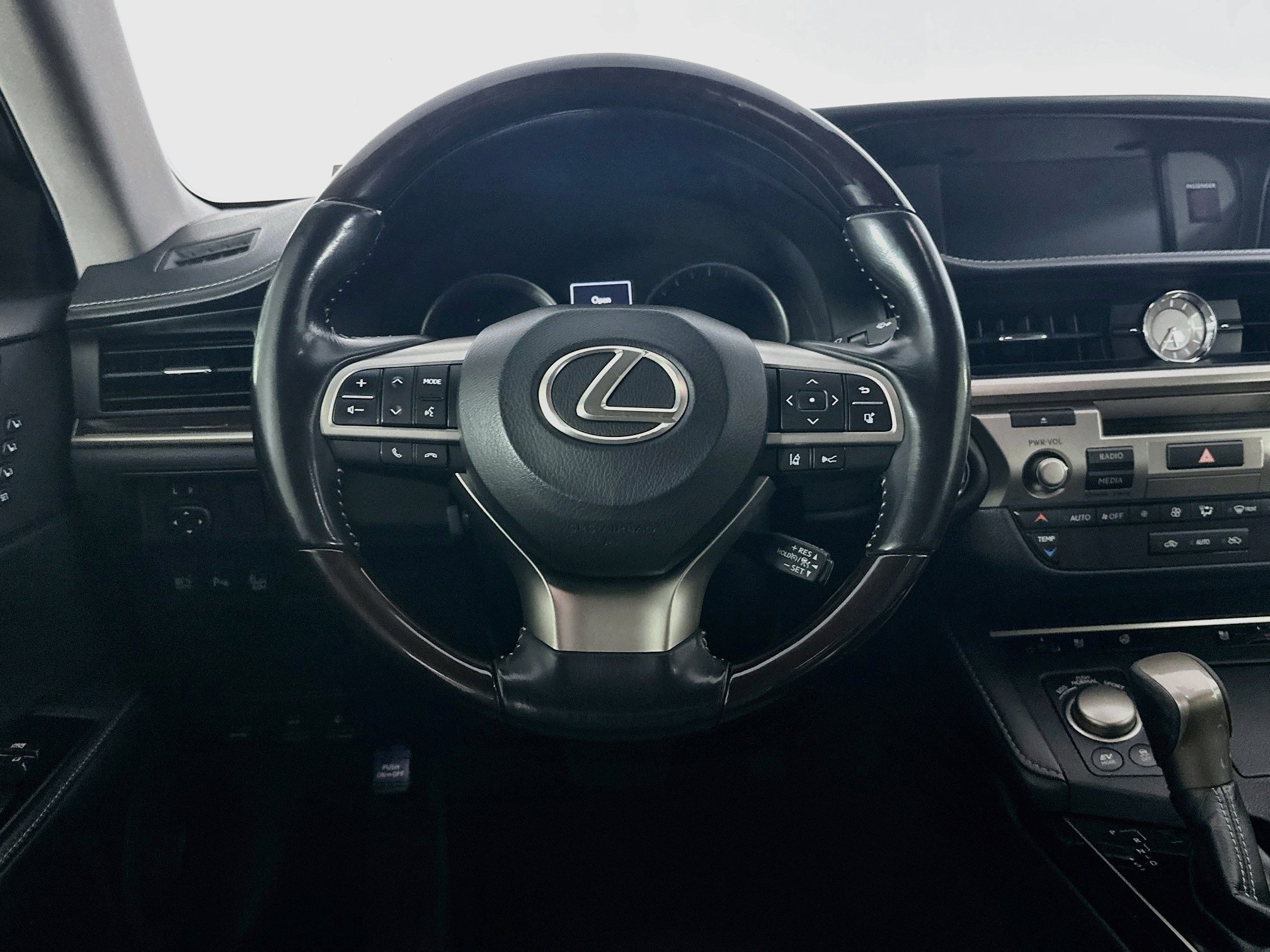 Used 2018 Lexus ES 300h w/ Navigation Package FWD image 18