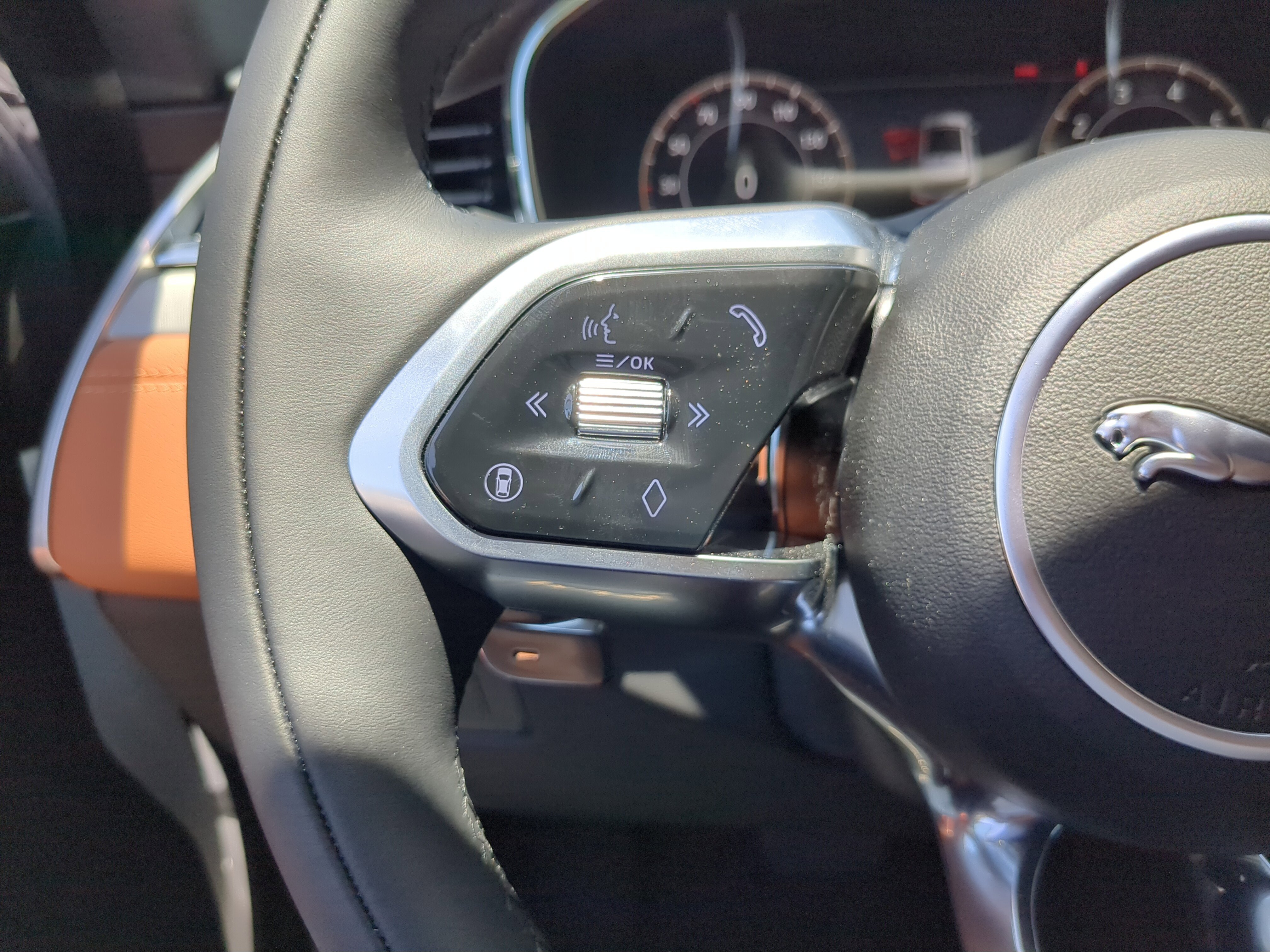 New 2026 Jaguar F-PACE R-Dynamic S image 32