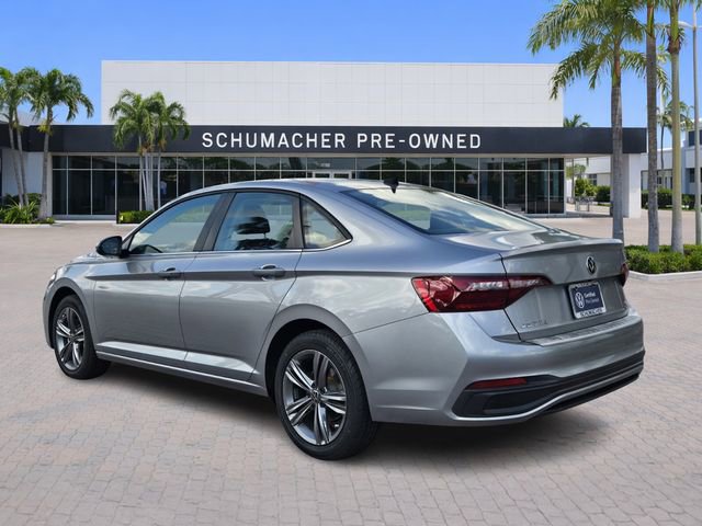 Certified 2023 Volkswagen Jetta SE w/ Panoramic Sunroof Package image 5