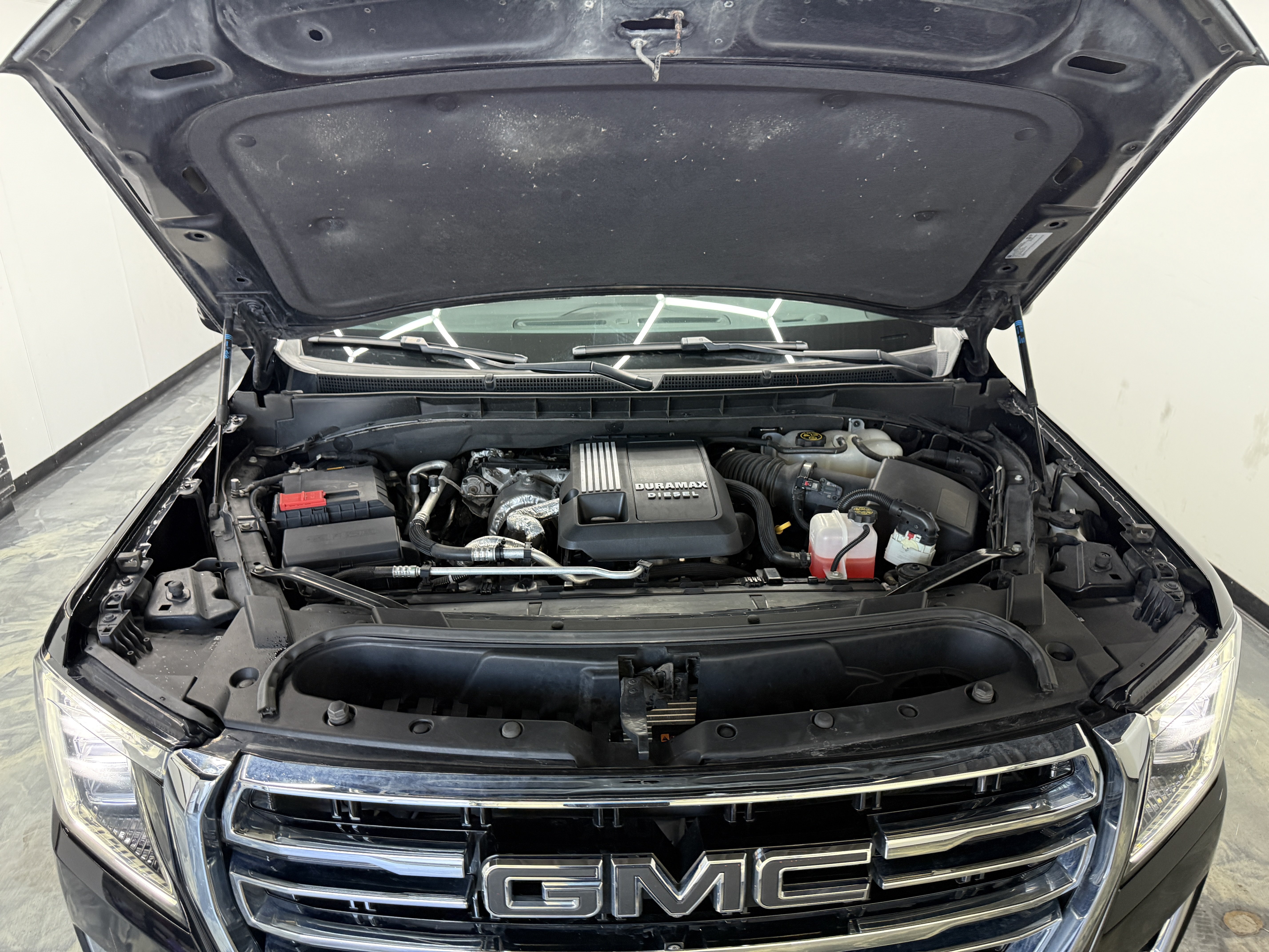 Used 2023 GMC Yukon SLT w/ SLT Premium Package AWD/4WD image 32