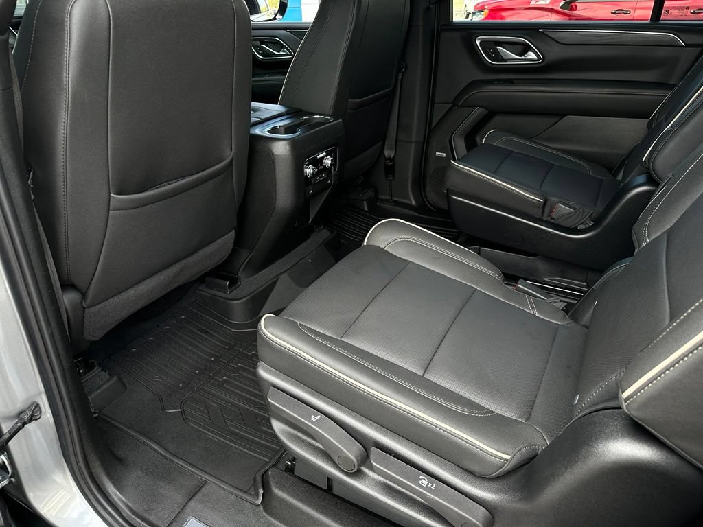 Used 2023 GMC Yukon XL SLT AWD/4WD image 16