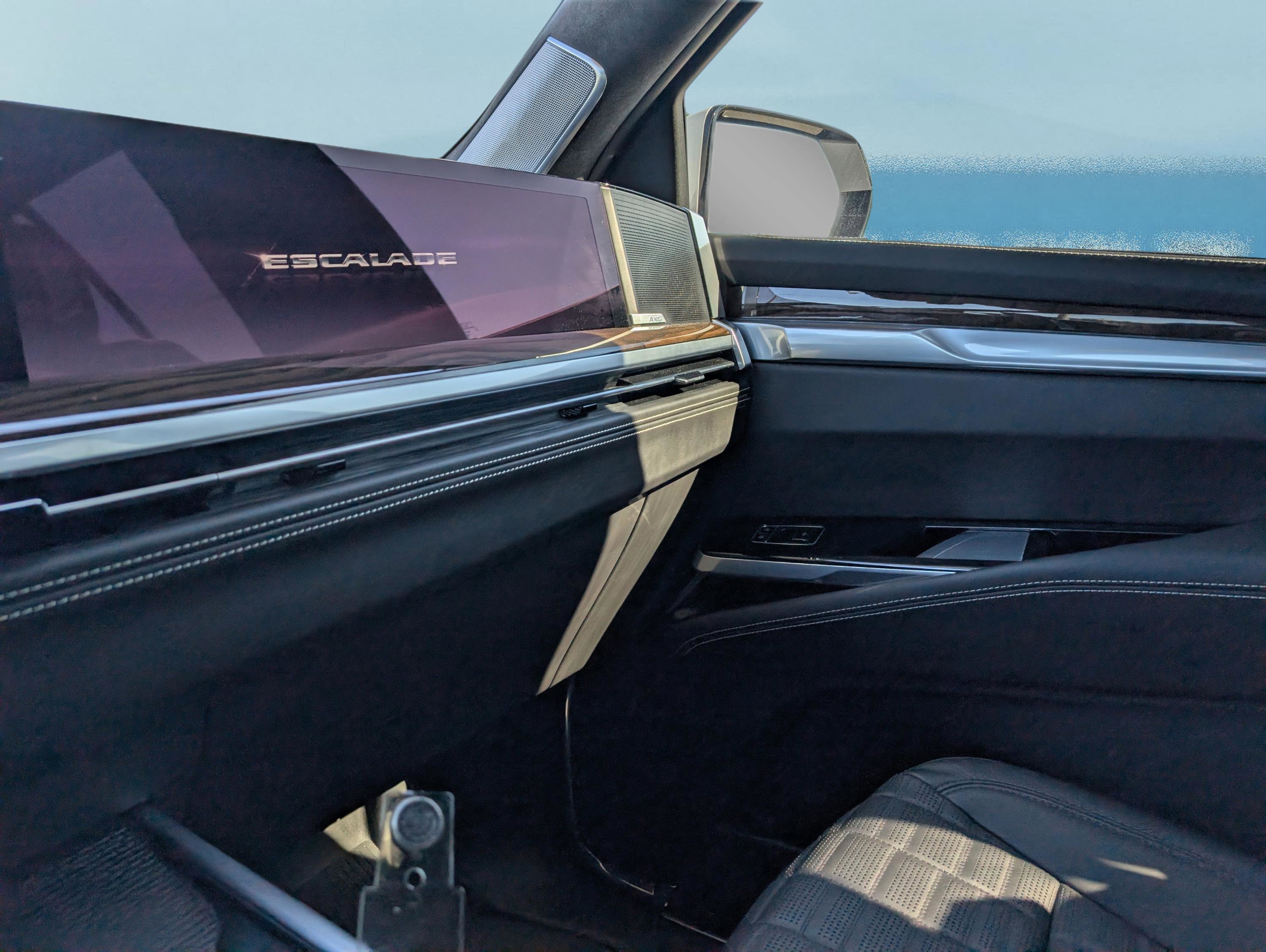 Used 2025 Cadillac Escalade Sport Platinum w/ LPO, ONYX Package image 30