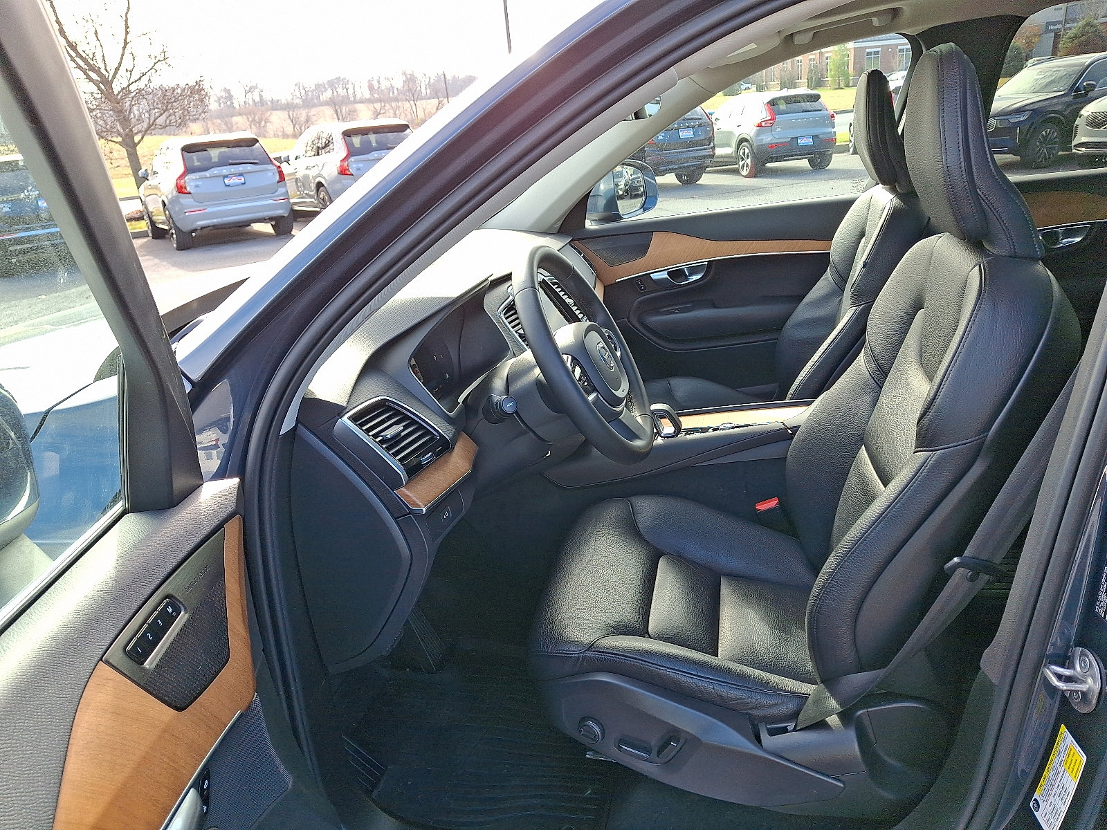 Used 2023 Volvo XC90 B5 Plus w/ Protection Package image 14