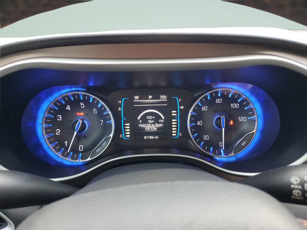 Used 2017 Chrysler Pacifica Touring-L w/ Tire & Wheel Group image 25