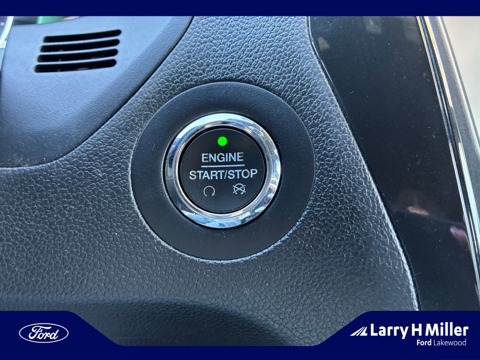 Used 2019 Ford Explorer XLT w/ Equipment Group 202A AWD/4WD image 29