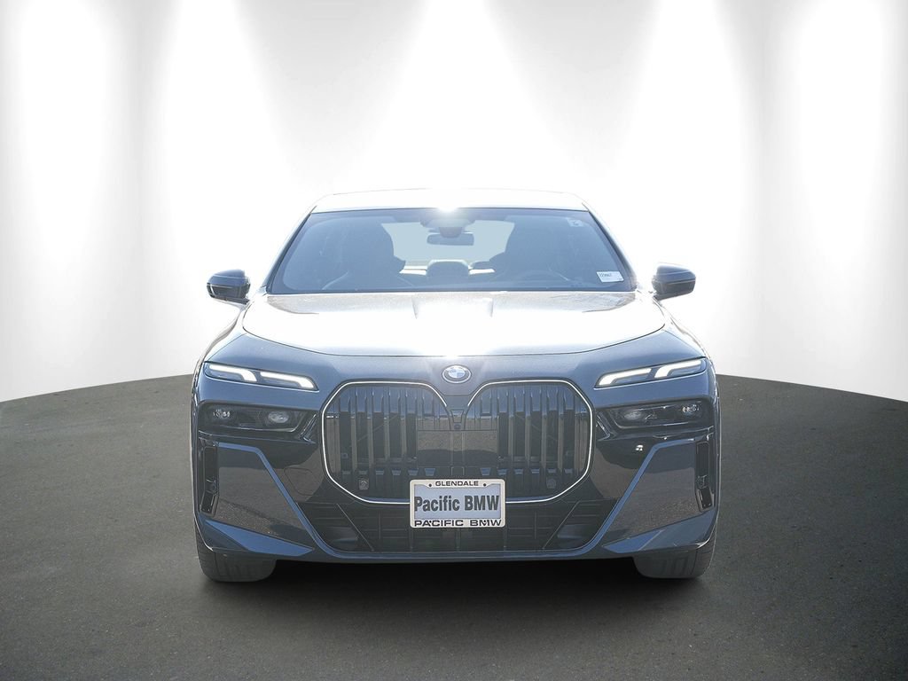 Used 2026 BMW 750e xDrive AWD/4WD image 2