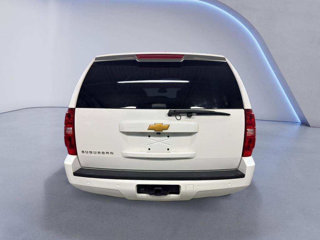 Used 2014 Chevrolet Suburban LT w/ Luxury Package image 5