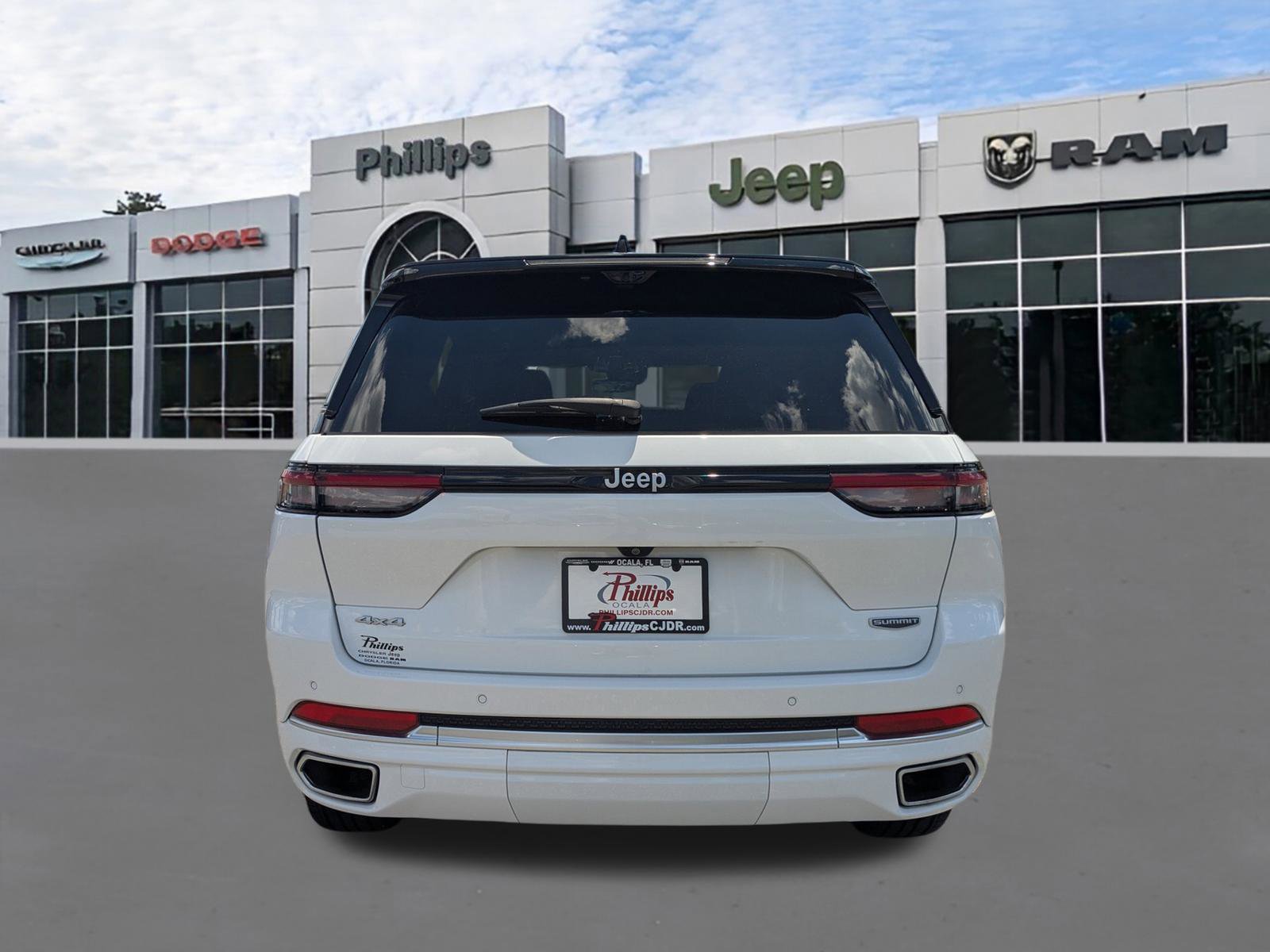 Certified 2023 Jeep Grand Cherokee Summit w/ Adv Protech Group IV AWD/4WD image 4