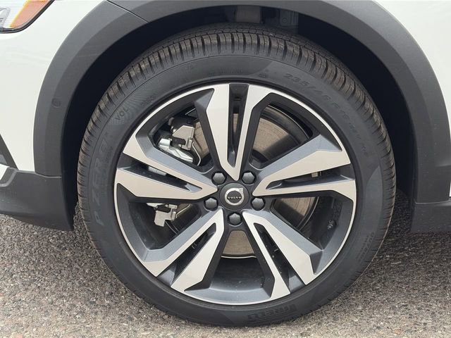 New 2026 Volvo V60 B5 Cross Country Plus w/ Climate Package AWD/4WD image 11