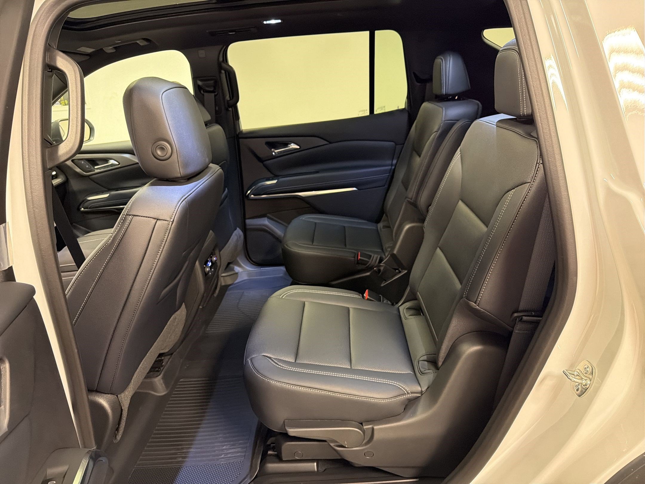 New 2026 Chevrolet Traverse LT w/ Sun and Wheel Package image 14