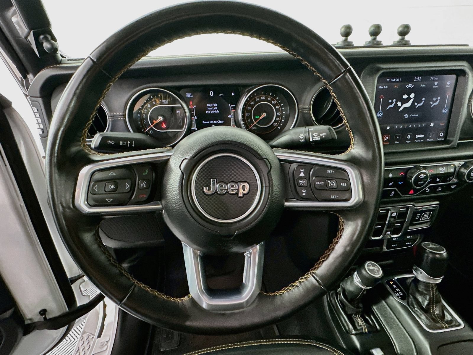 Used 2022 Jeep Gladiator Overland AWD/4WD image 11