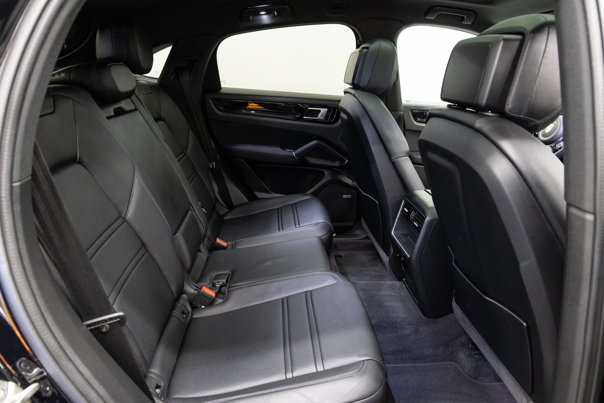Used 2021 Porsche Cayenne Coupe AWD/4WD image 15