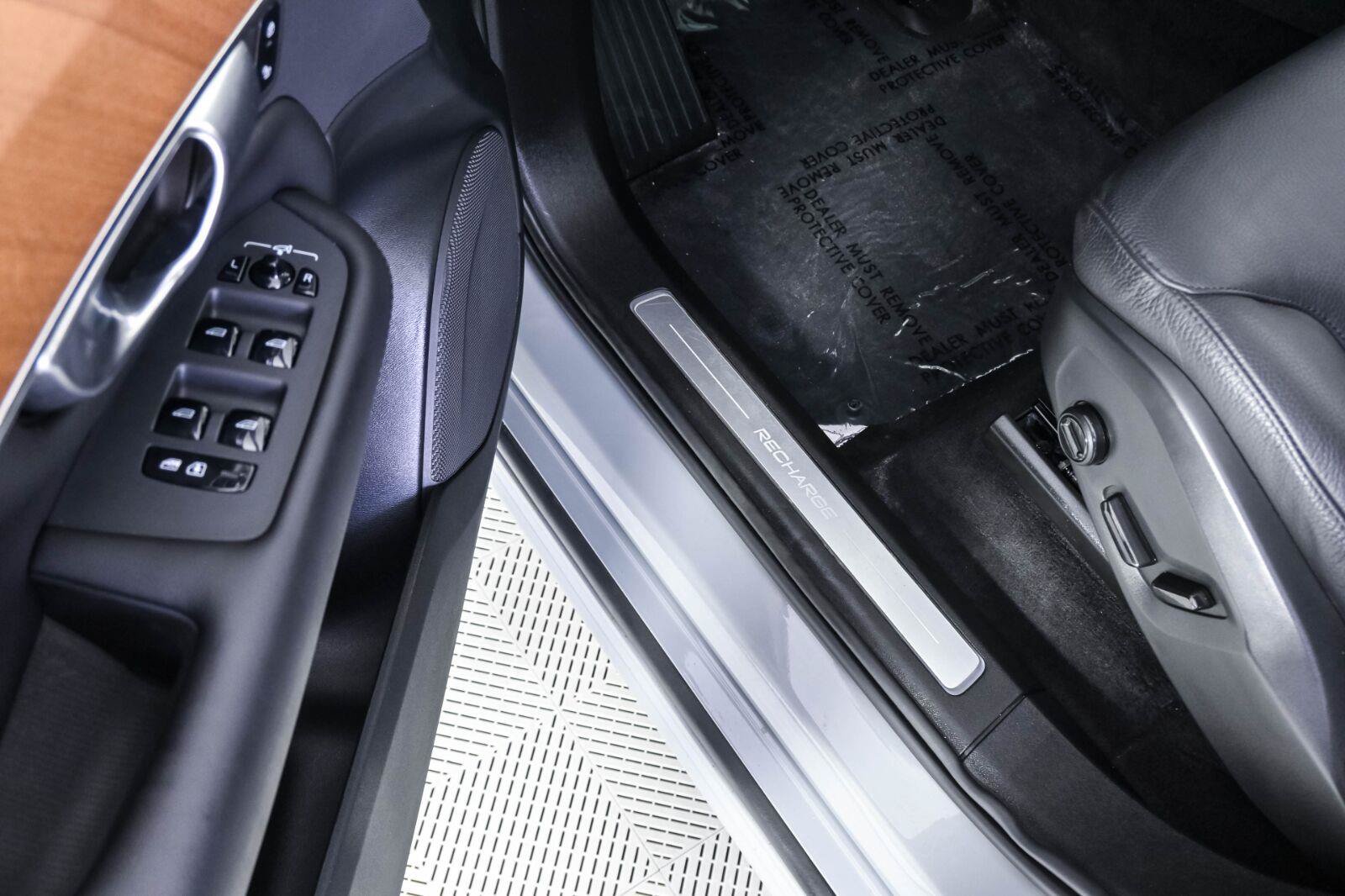 Certified 2024 Volvo XC90 T8 Plus w/ Protection Package Premier AWD/4WD image 8