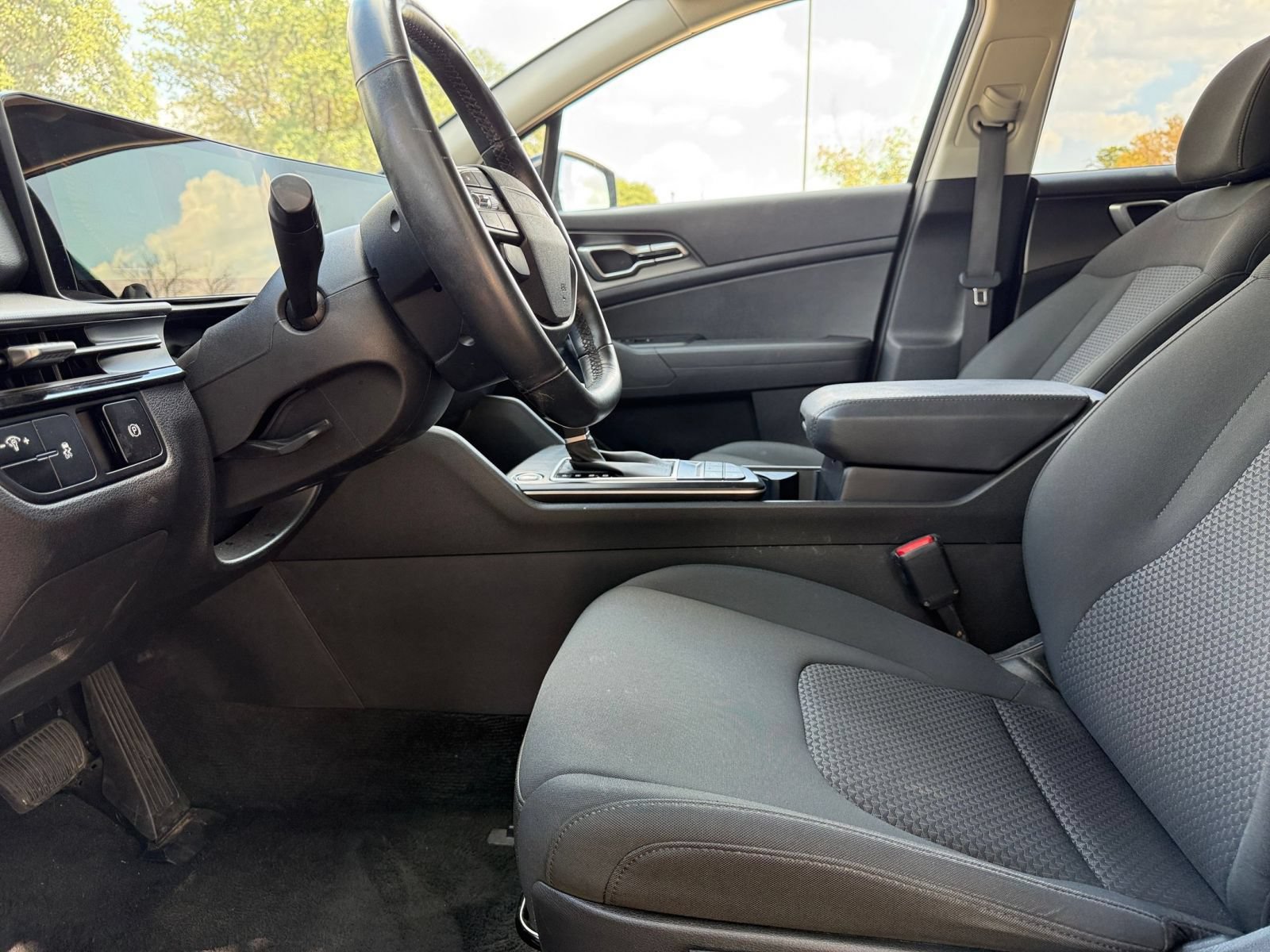 Used 2026 Kia Sportage LX FWD image 27