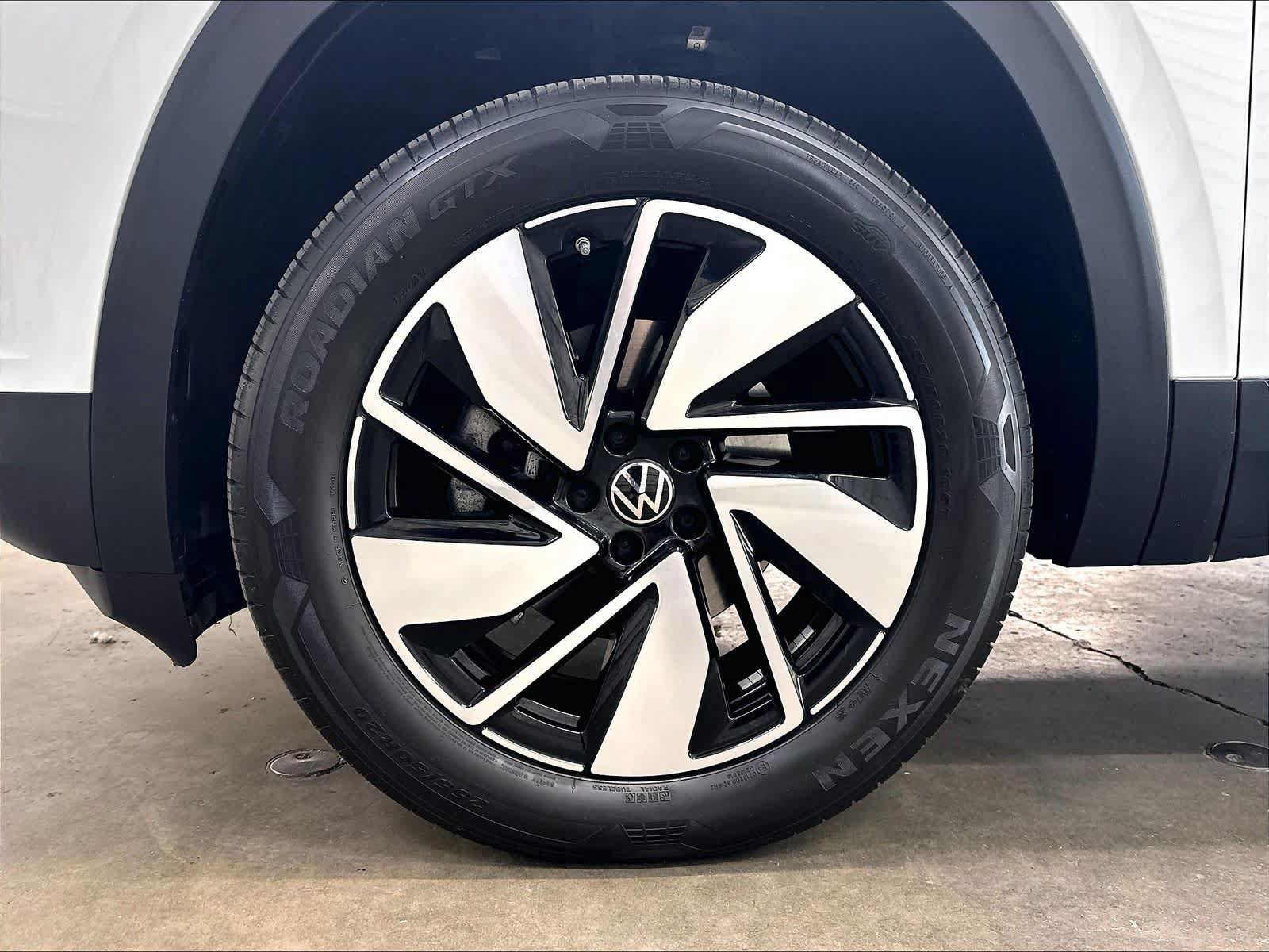 Used 2024 Volkswagen Atlas SE w/ Panoramic Sunroof Package AWD/4WD image 36