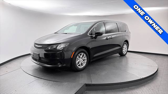 Used 2023 Chrysler Voyager LX FWD image 2