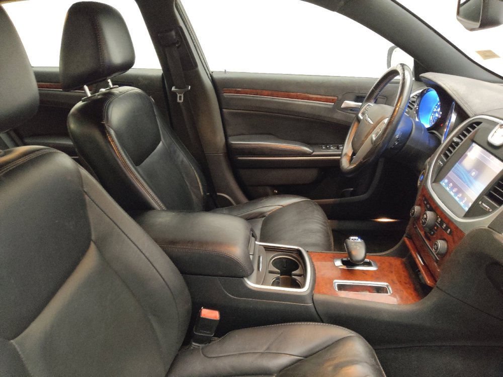 Used 2013 Chrysler 300 image 21