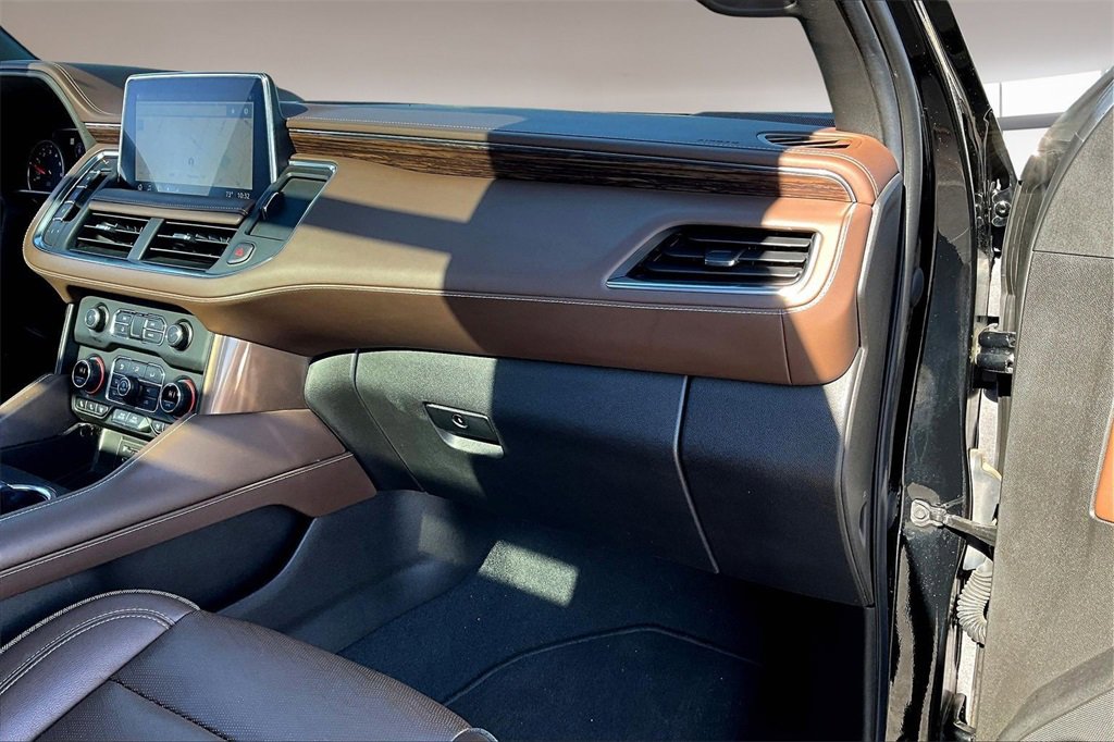 Used 2021 Chevrolet Suburban High Country image 16