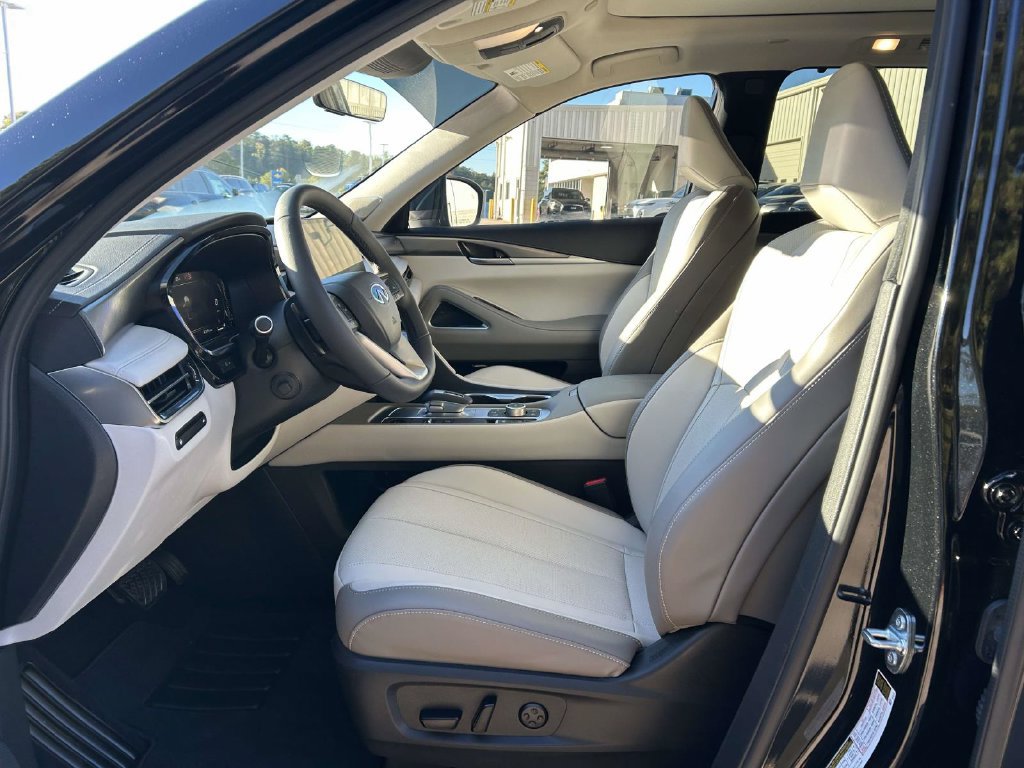 Used 2026 INFINITI QX60 Luxe w/ Family Package AWD/4WD image 14