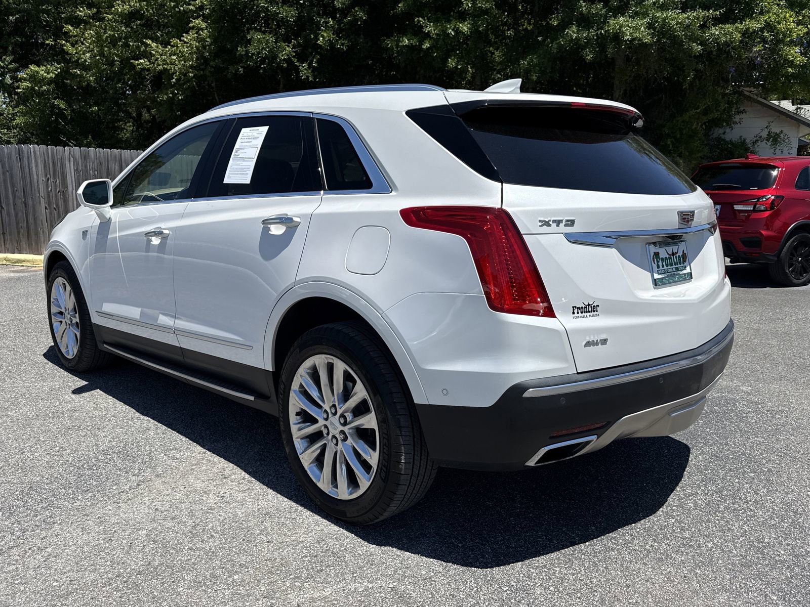 Used 2017 Cadillac XT5 Platinum w/ Driver Assist Package AWD/4WD image 3