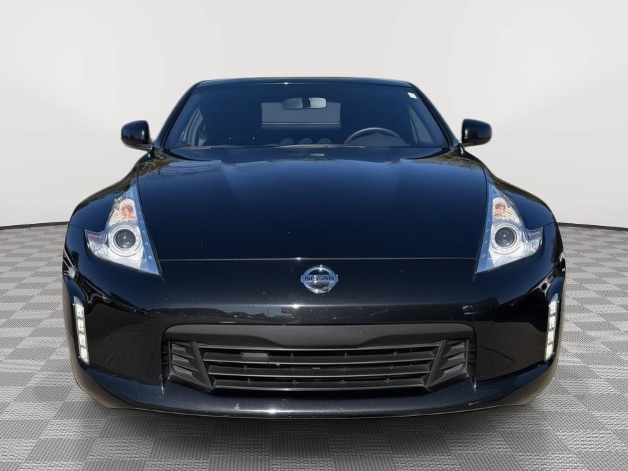 Used 2017 Nissan 370Z Coupe RWD image 2