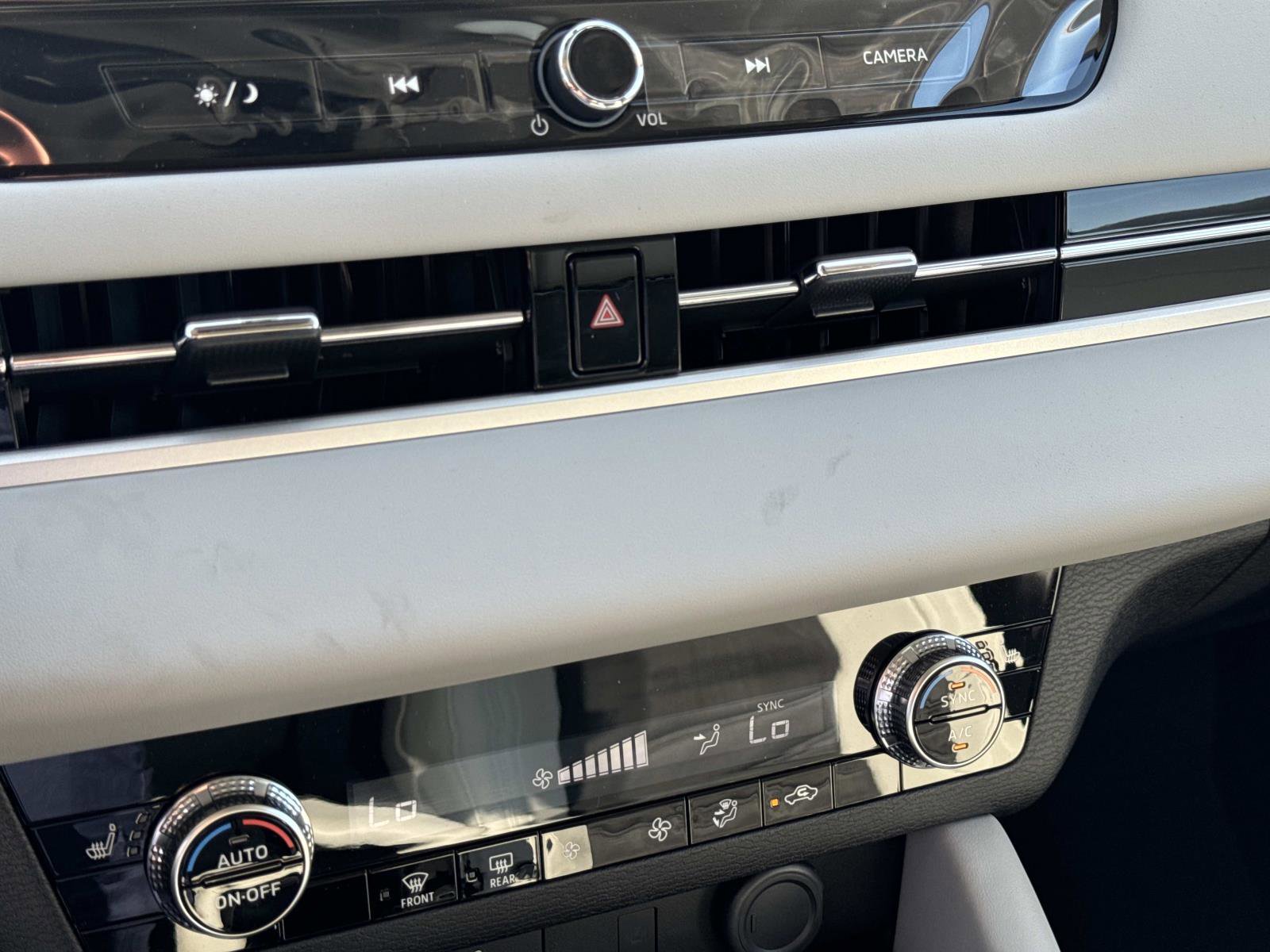 New 2025 Mitsubishi Outlander SE image 26