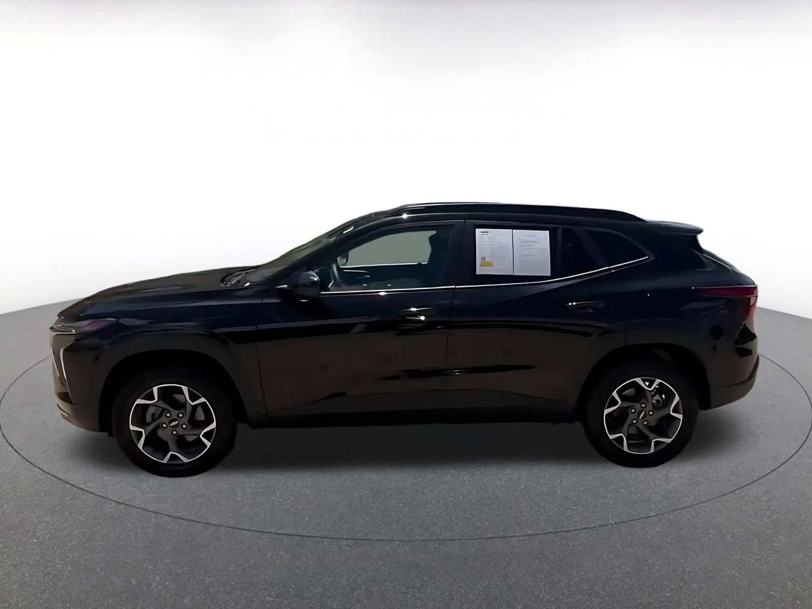 Used 2025 Chevrolet Trax LT FWD image 10