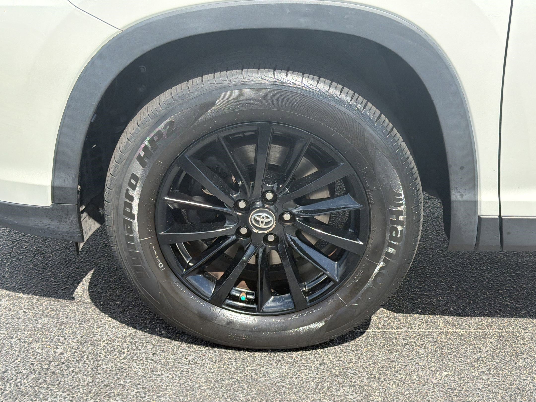 Used 2019 Toyota Highlander XLE image 12