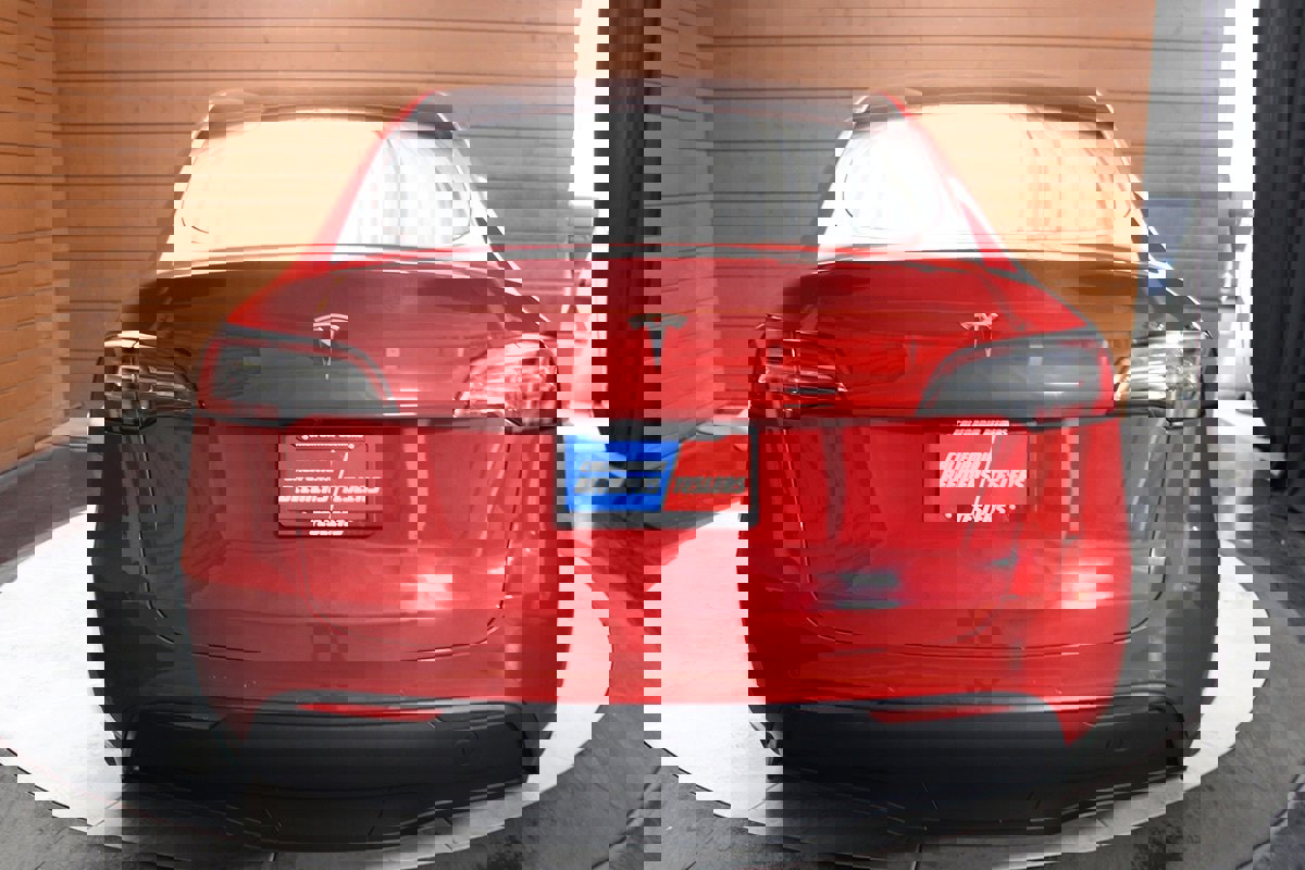 Used 2022 Tesla Model Y Long Range image 9