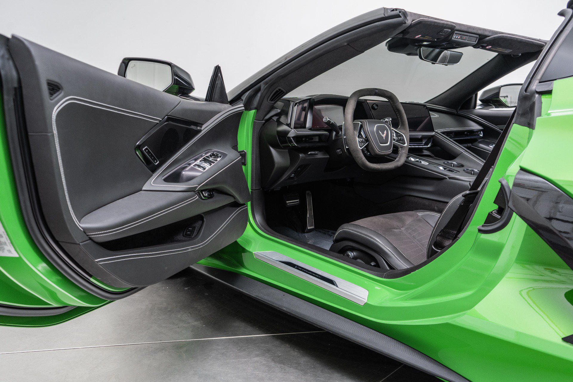 Used 2026 Chevrolet Corvette Stingray Premium Conv w/ Z51 Performance Package RWD image 23