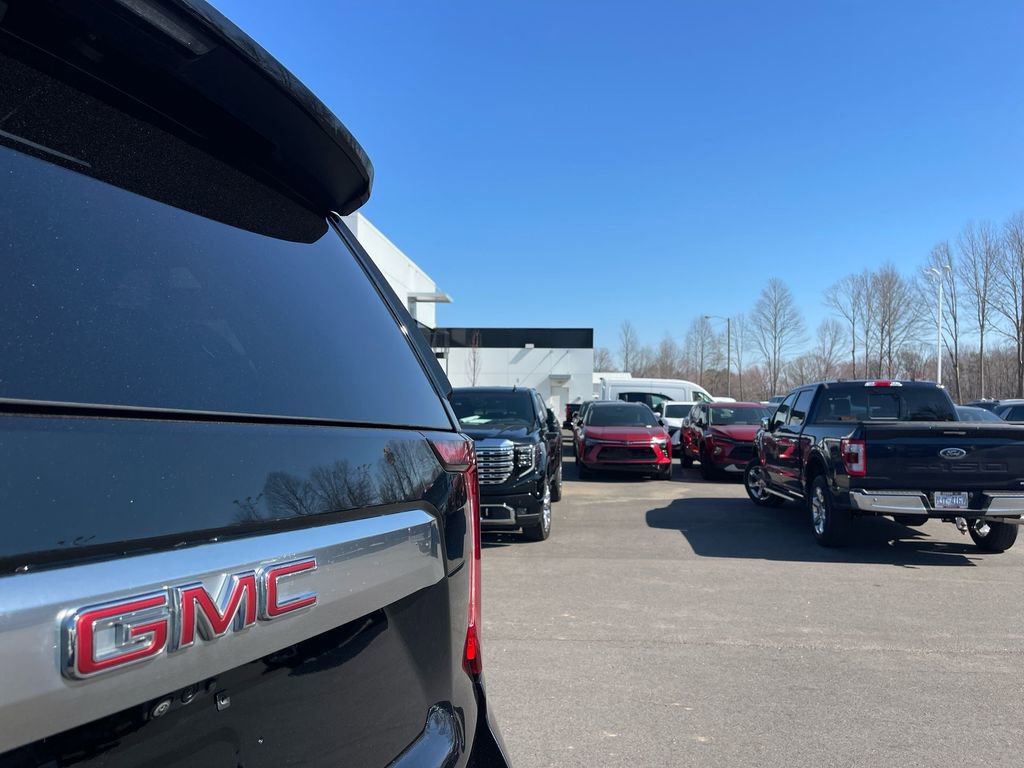 Used 2023 GMC Yukon XL Denali w/ Denali Reserve Package AWD/4WD image 36