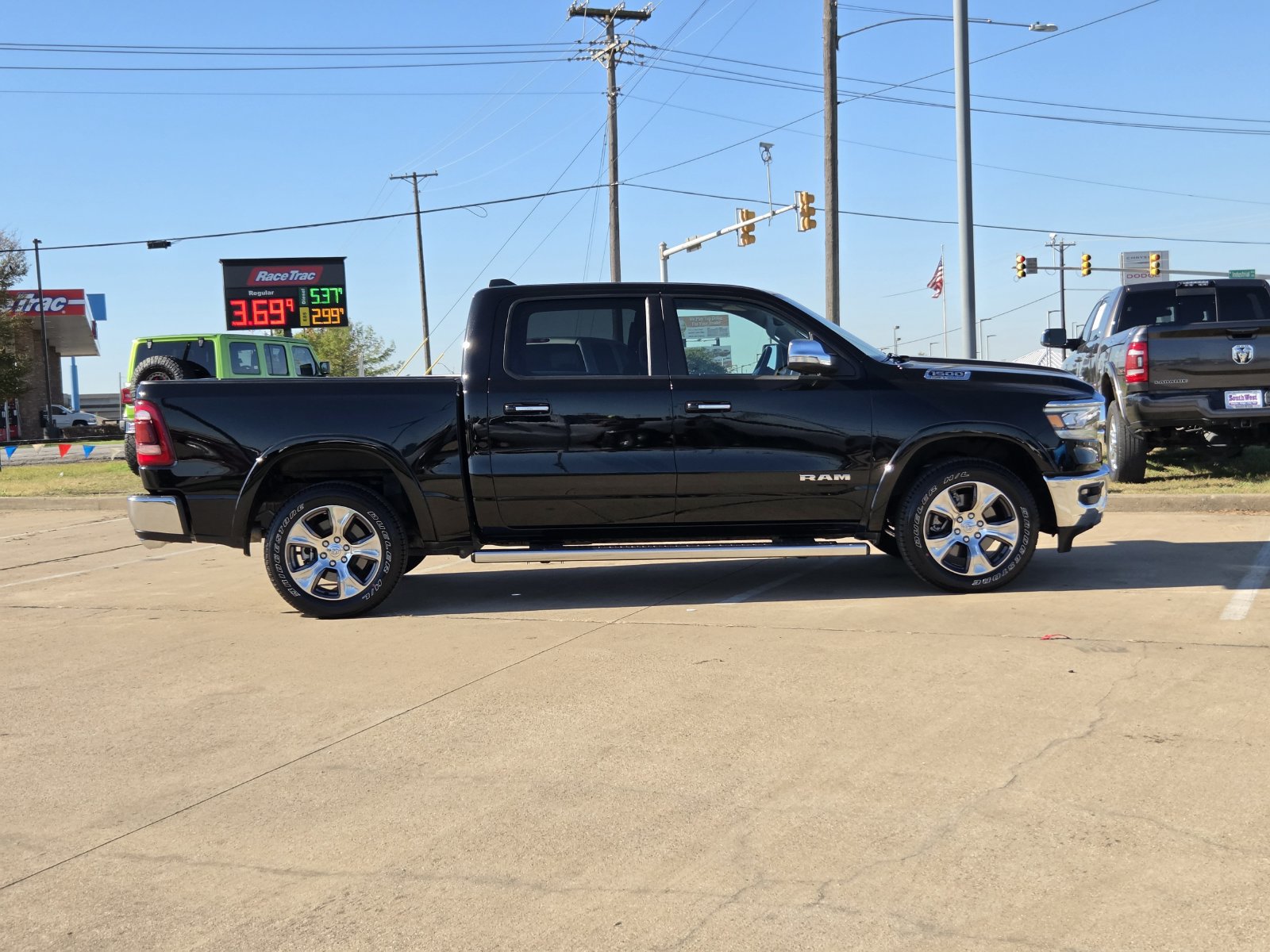 Used 2022 RAM 1500 Laramie AWD/4WD image 7