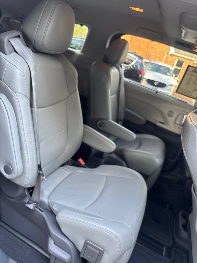 Used 2021 Toyota Sienna Limited FWD image 20