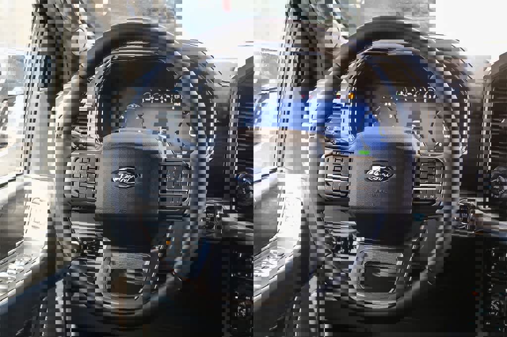 New 2025 Ford F150 Lariat w/ Equipment Group 501A Mid image 15