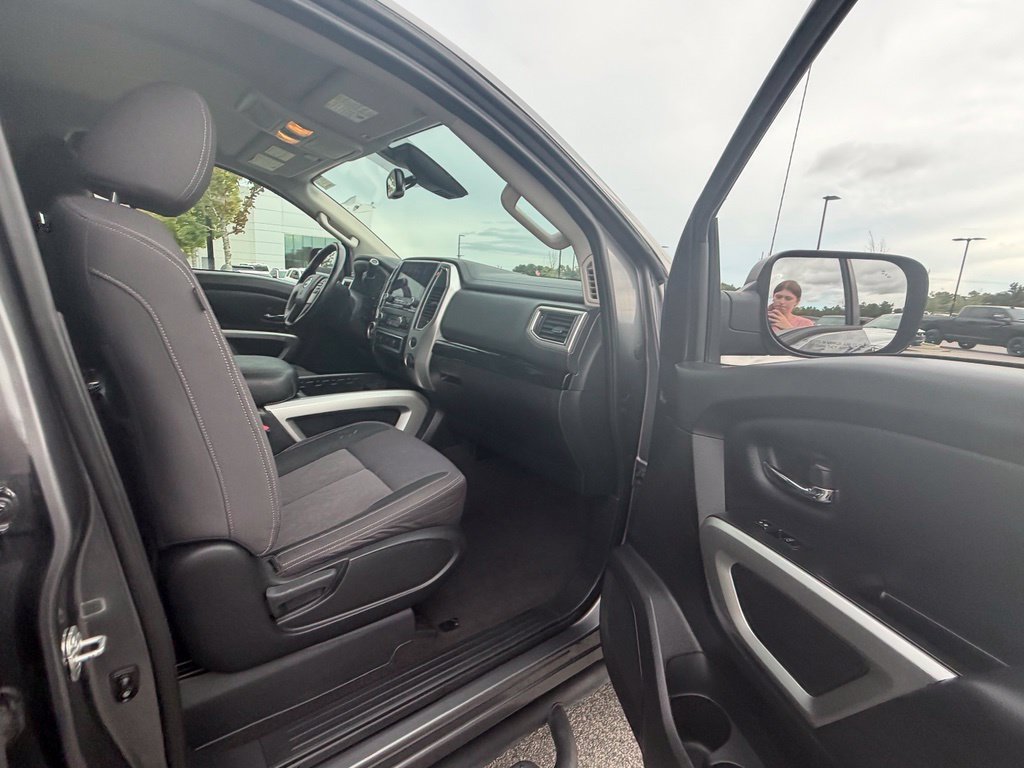 Used 2021 Nissan Titan SV w/ SV Convenience Package RWD image 48