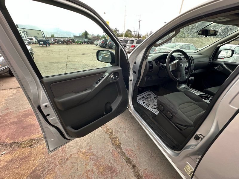 Used 2011 Nissan Pathfinder S AWD/4WD image 9