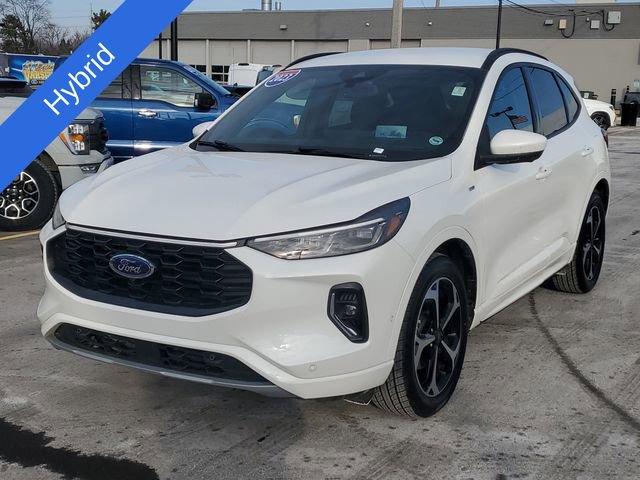 Certified 2023 Ford Escape ST-Line Elite w/ Premium Technology Package image 2