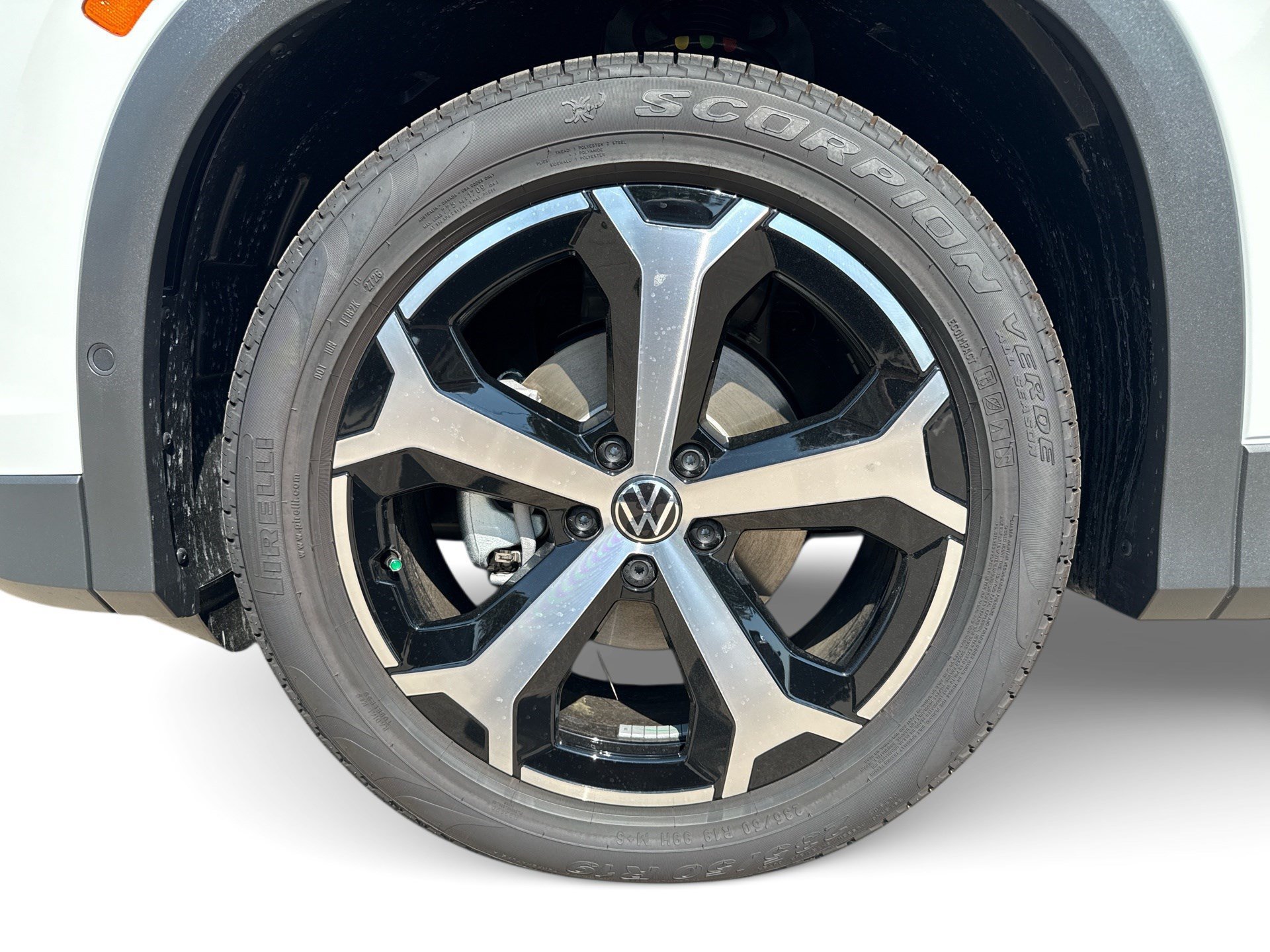 New 2026 Volkswagen Tiguan SE FWD image 19