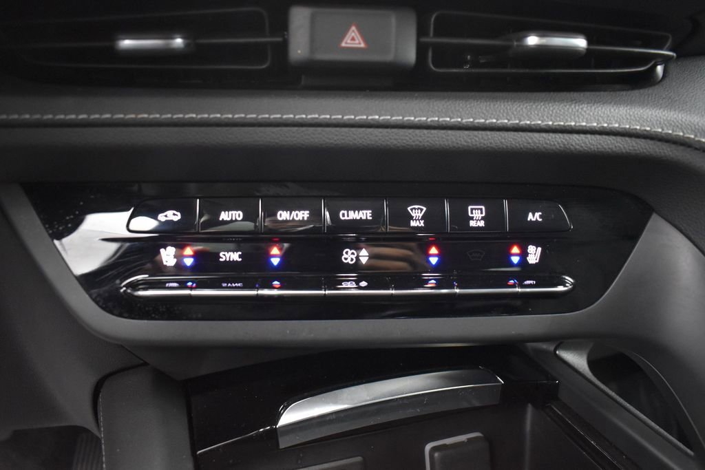 Used 2023 Buick Envision Avenir AWD/4WD image 21