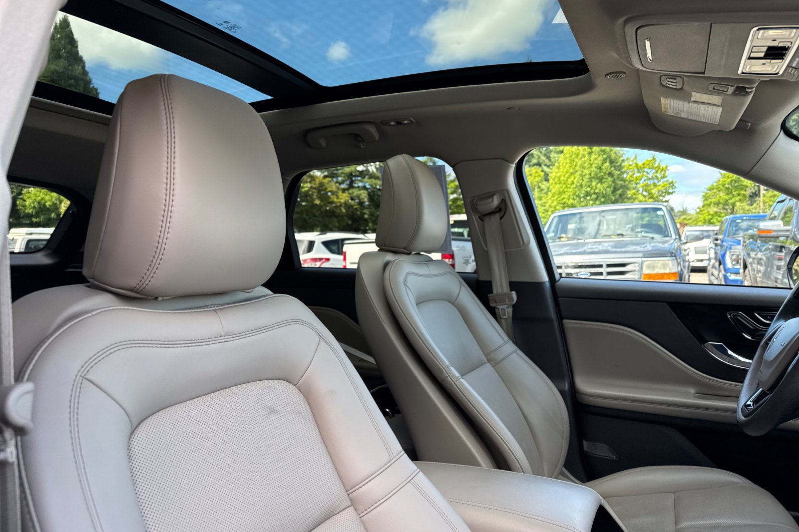 Certified 2022 Lincoln Corsair AWD w/ Premium Package image 17