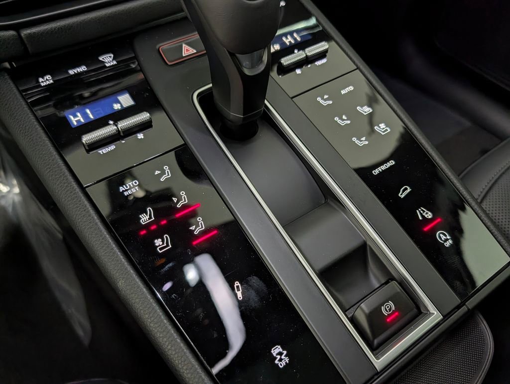 New 2026 Porsche Macan Turbo AWD/4WD image 34