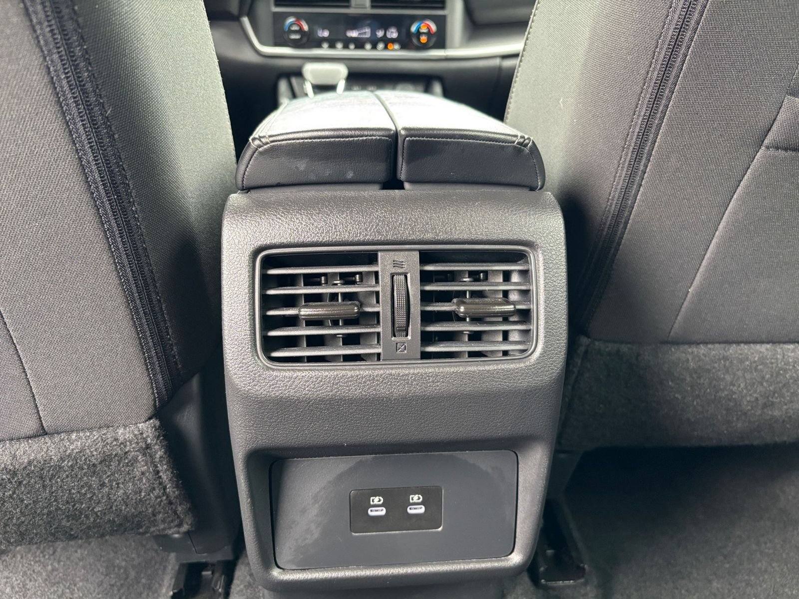 Used 2025 Nissan Rogue SV FWD image 24