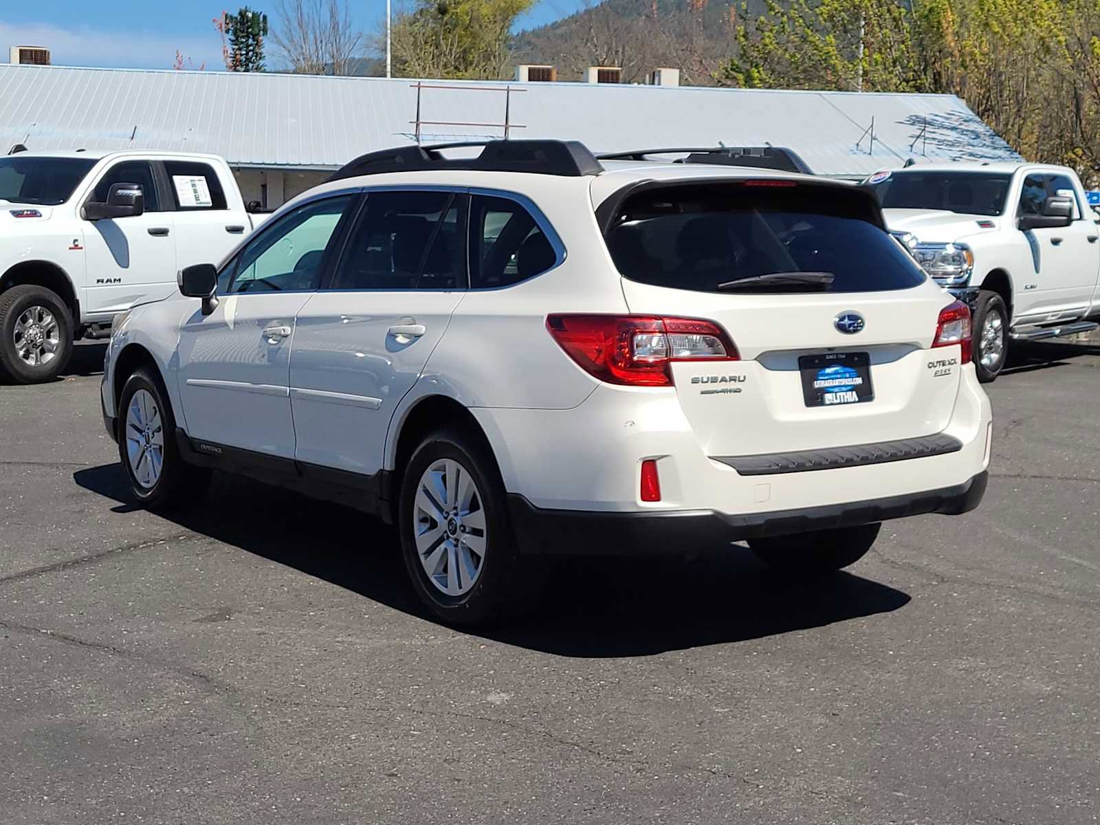 Used 2015 Subaru Outback 2.5i Premium image 12